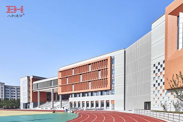 紅灰色調(diào)搭配的東立面.jpg